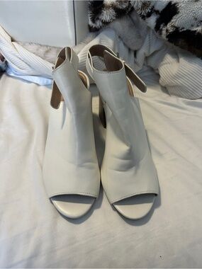 Women's Open-Toe Ankle Booties in Cream